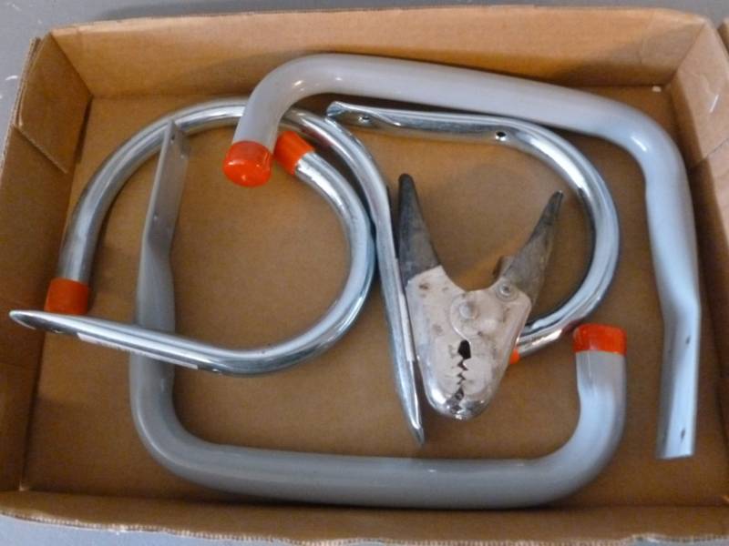 lot 201 image: Wall Hangers