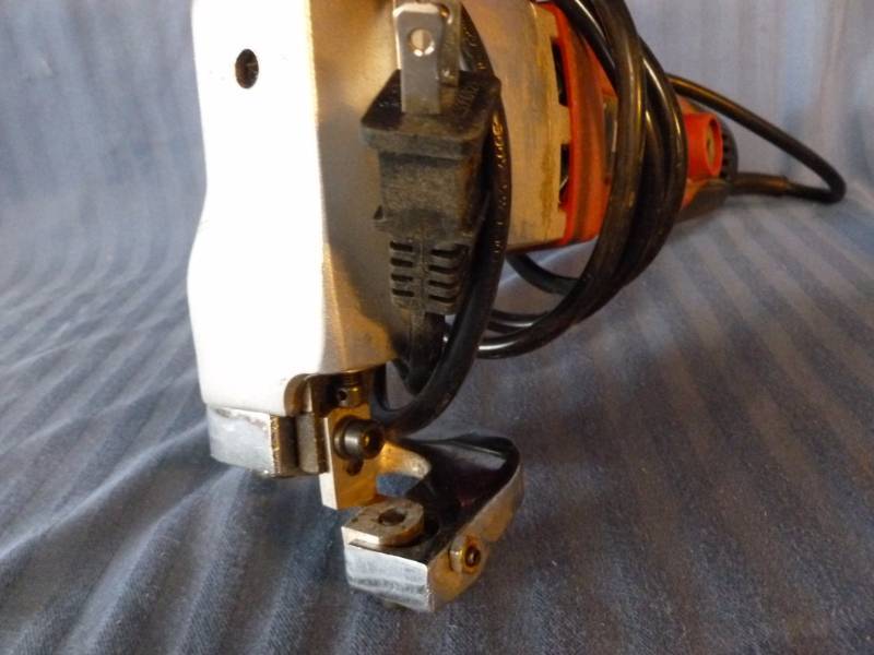 lot 204 image: Electric Metal Shears