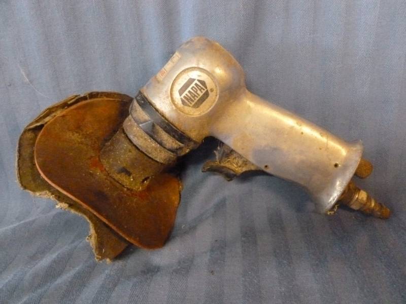 lot 206 image: Pneumatic Tool