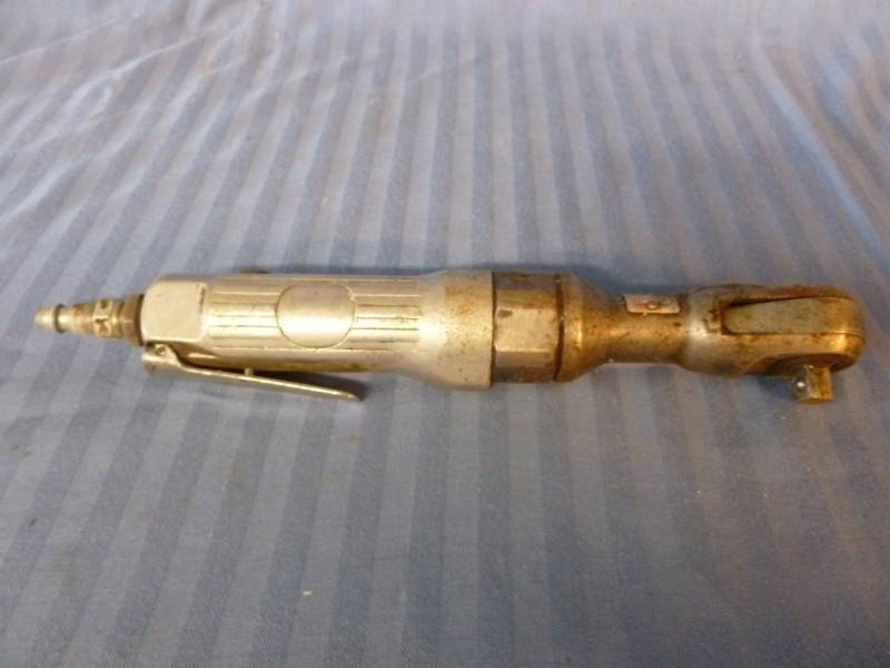 lot 207 image: Pneumatic Tool