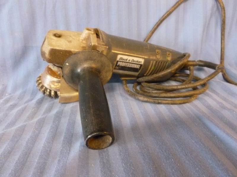 lot 208 image: Angle Grinder