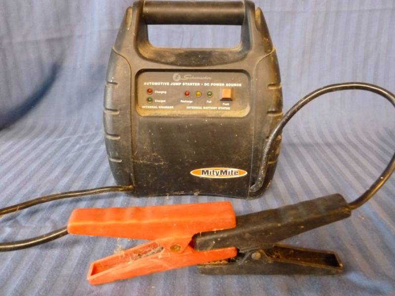 lot 241 image: Battery Jumper