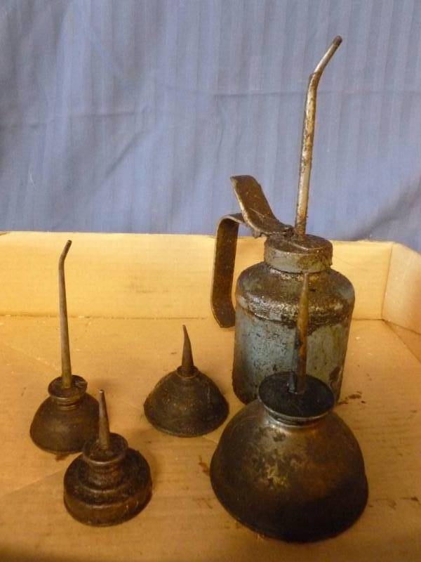 lot 246 image: Vintage Oilier Cans