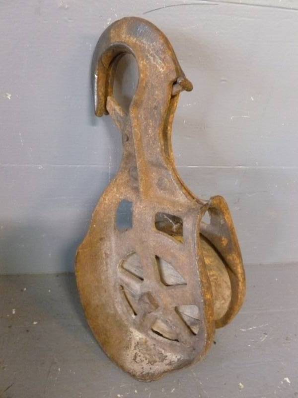 lot 263 image: Vintage Barn Pulley