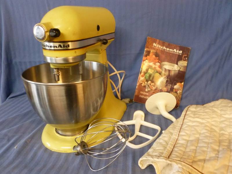 lot 271 image: Kitchen Aid Mixer