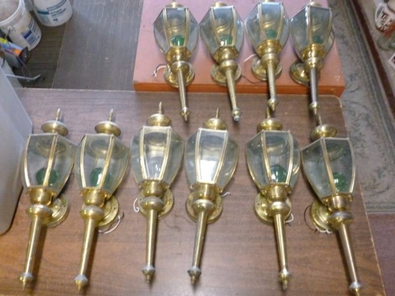 lot 285 image: Outdoor Lights
