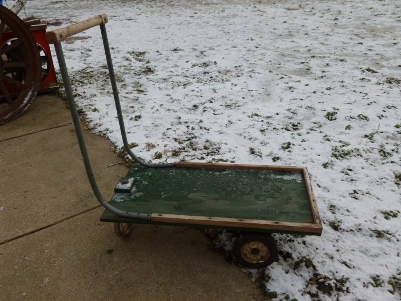 lot 293 image: Garage Cart