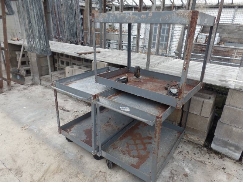 lot 946 image: METAL UTILITY CARTS