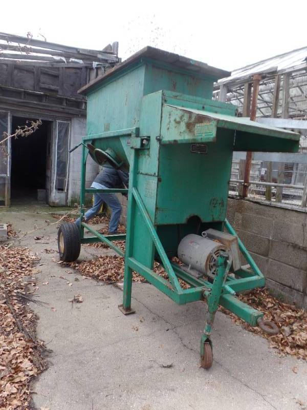 lot 948 image: HOPPER WITH AUGER