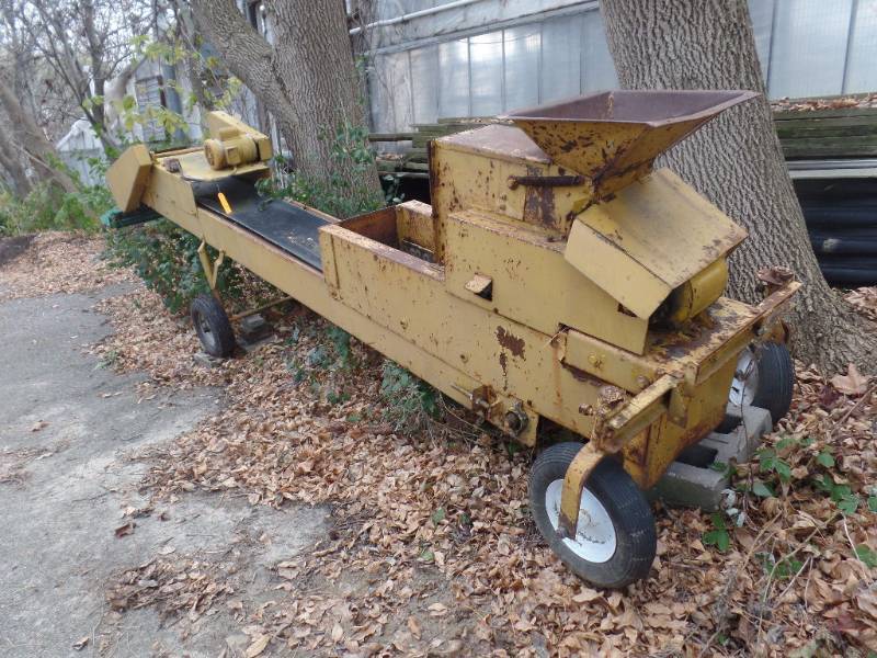 lot 949 image: CONVEYOR WITH SHREDDER
