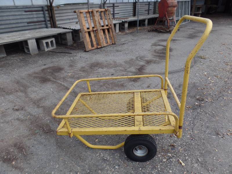 lot 956 image: OPEN MESH CART