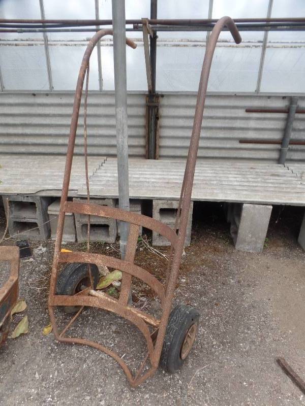 lot 961 image: OLD TIME BARREL DRUM DOLLY