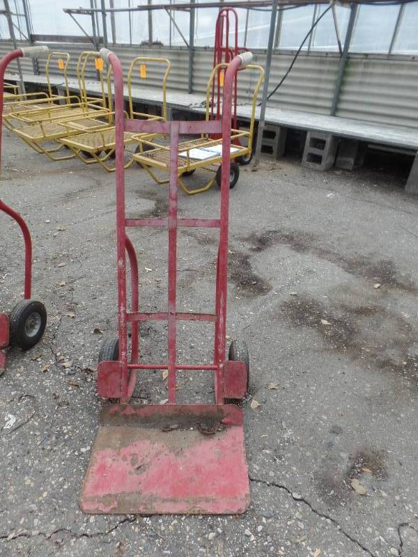 lot 966 image: HAND TRUCK