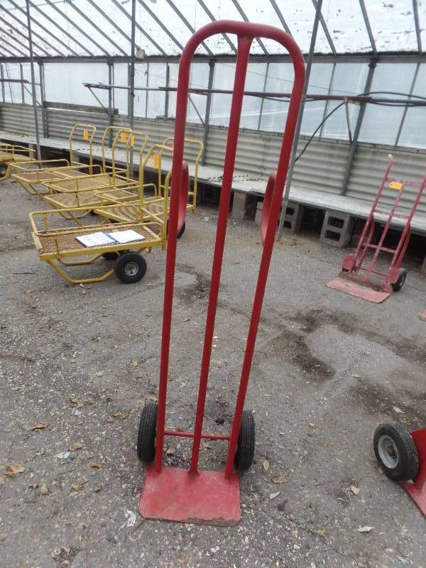 lot 968 image: HAND TRUCK