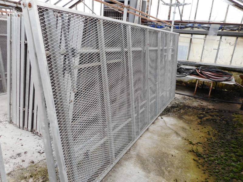 lot 921 image: OPEN MESH GROWING BENCHES OR TABLES