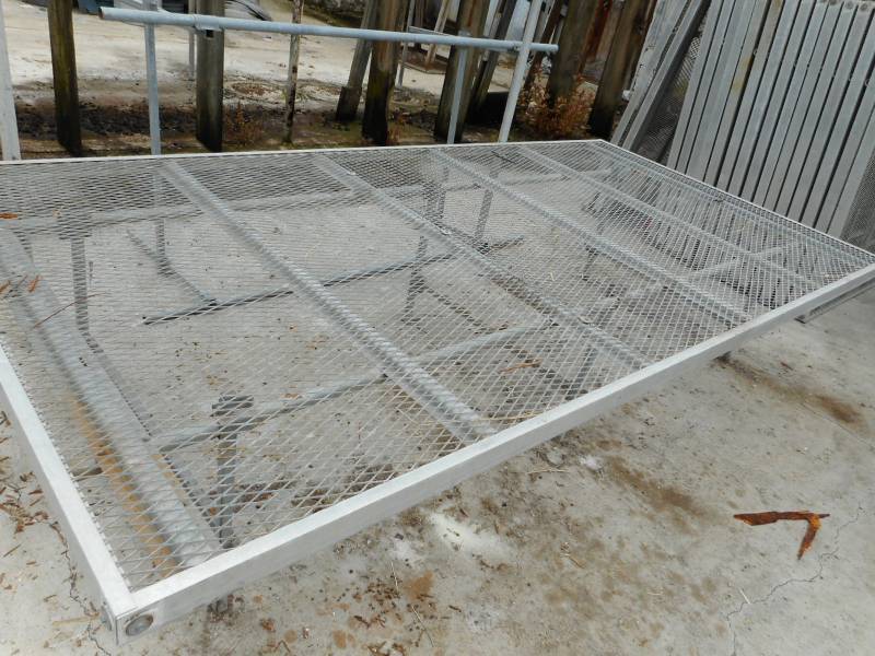 lot 903 image: OPEN MESH GROWING BENCHES OR TABLES