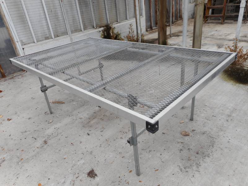 lot 925 image: OPEN MESH GROWING BENCHES OR TABLES