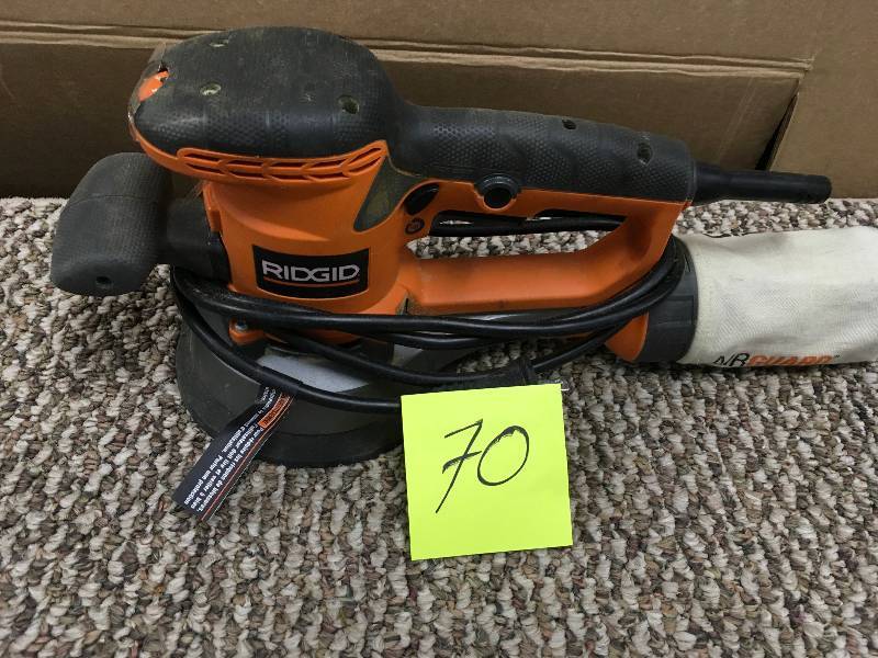 lot 70 image: Ridgid 6 in. Variable-Speed Dual Random Orbital Sander with Airguard Technology - Missing Pad - Open Box