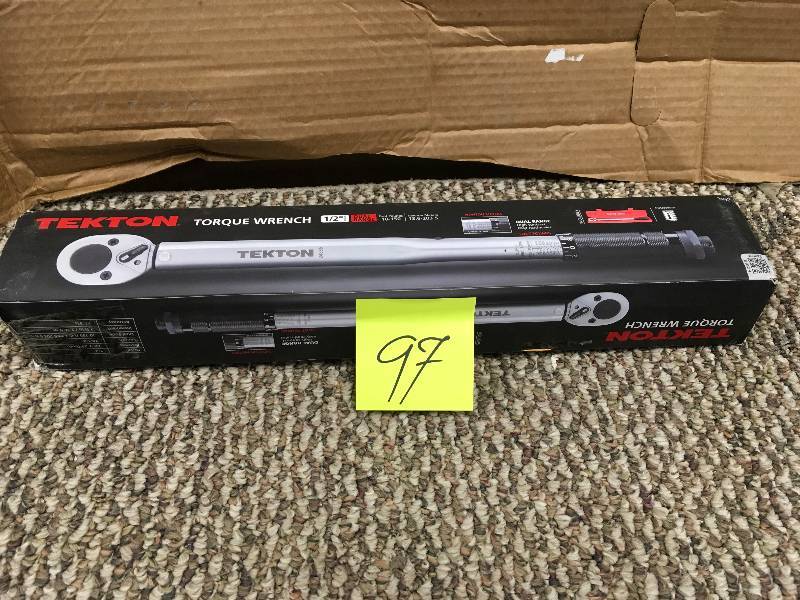 lot 97 image: TEKTON 12-in Drive Click 10 ft-lbs to 150 ft-lbs Torque Wrench - Open Box
