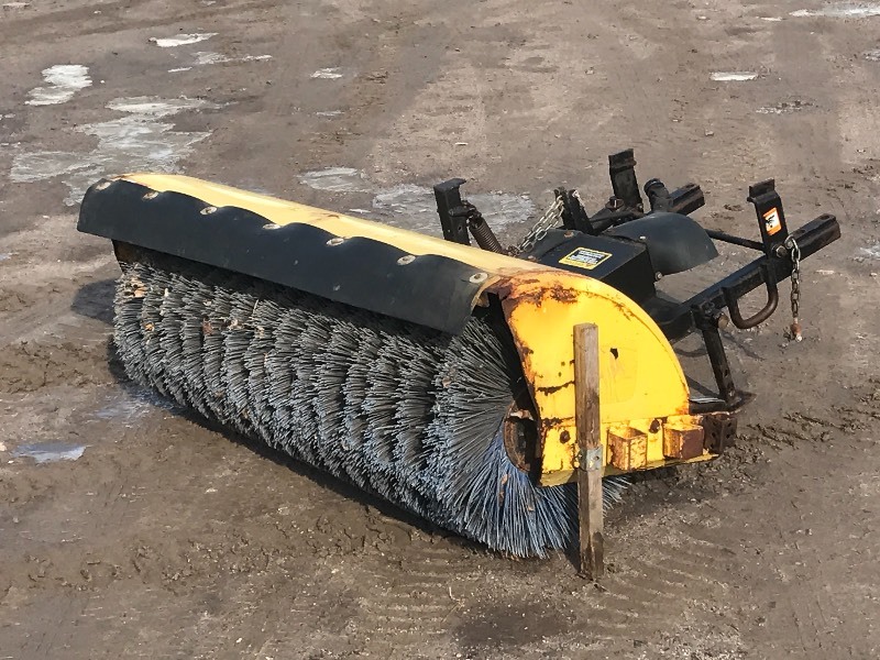 lot 7 image: John Deere Sweeper