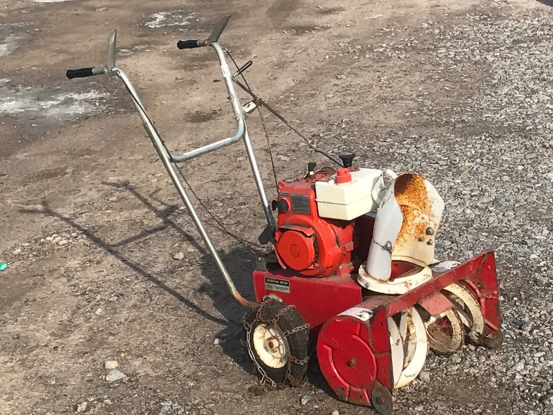 lot 10 image: Craftsman Snow Blower