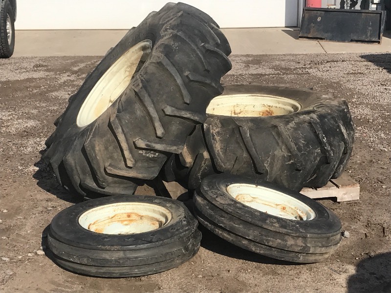 lot 6 image: (4) Tractor Wheels & Tires