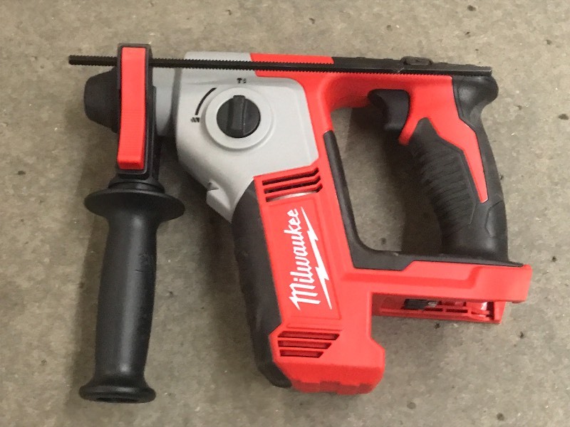 lot 25 image: Milwaukee M18 Cordless Lithium-Ion ...