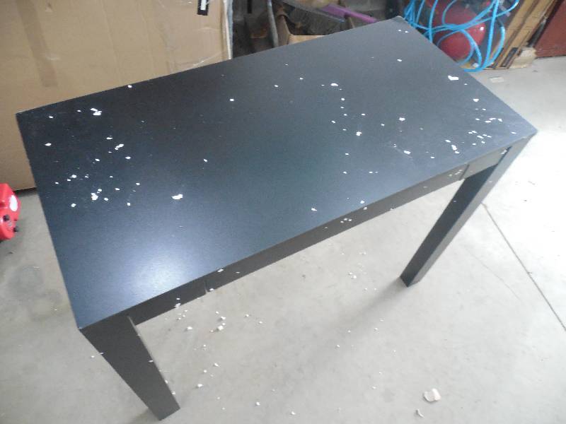 lot 10 image: Altra Parsons Desk