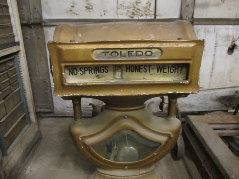 lot 105 image: Vintage Toledo Scale