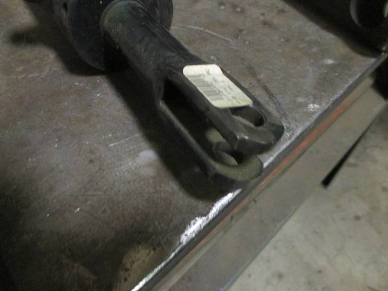 lot 107 image: (4) Hydraulic Cylinders