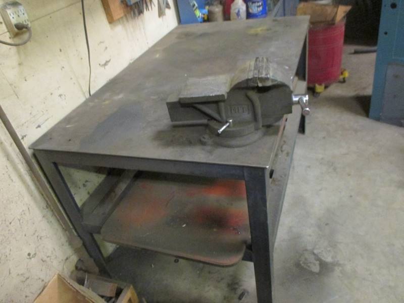 lot 9 image: Welding Table wLarge Vise
