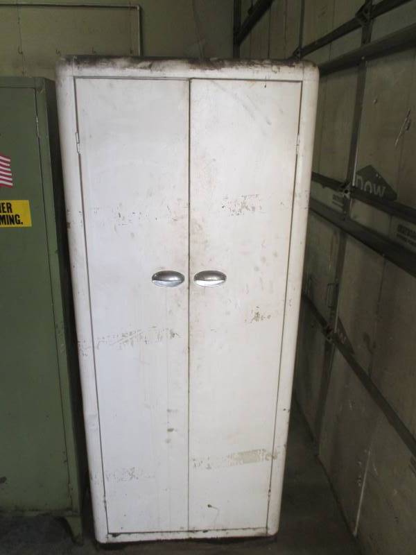 lot 33 image: Shop Cabinet  Contents