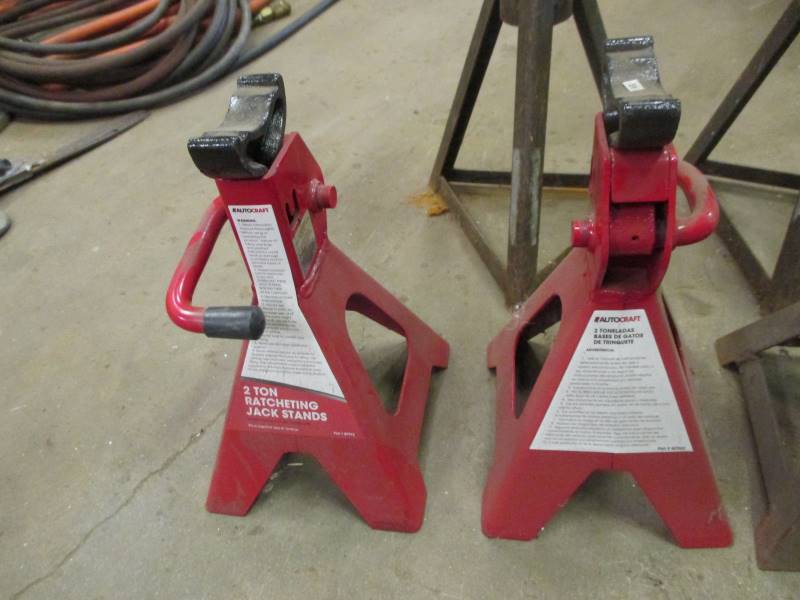 lot 50 image: (6) Jack Stands