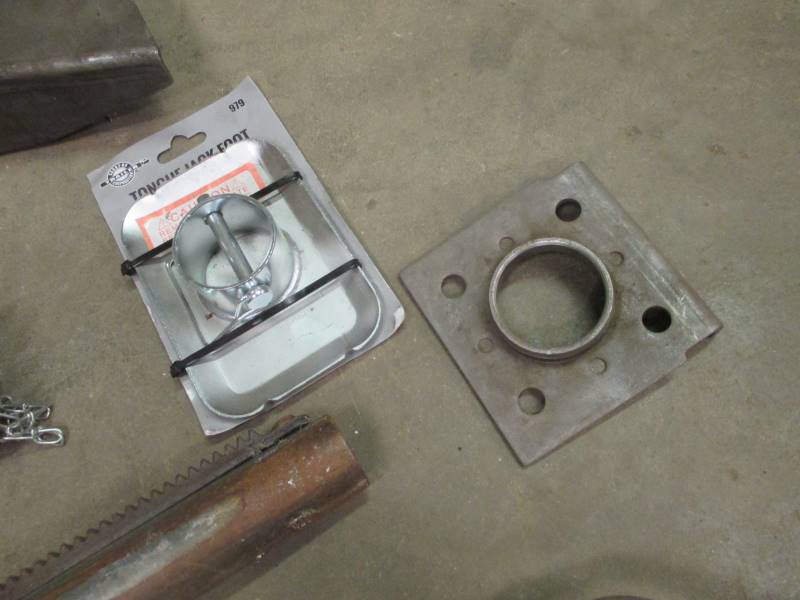 lot 83 image: Trailer Jacks & Hitches