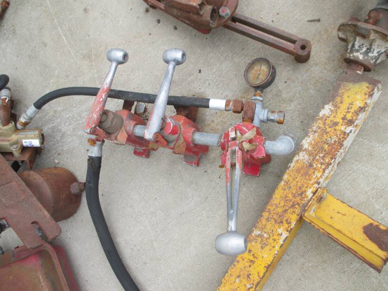 lot 56 image: Hydraulic Controls & Tanks
