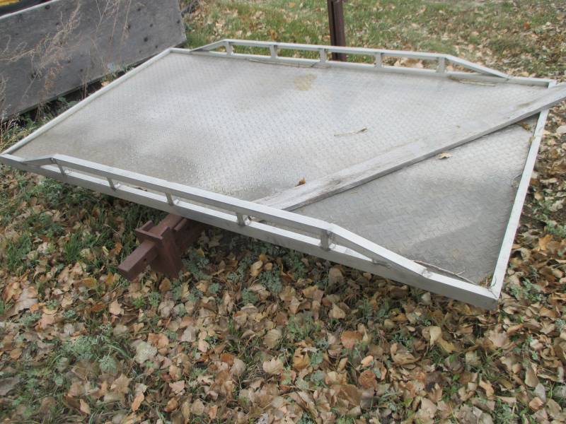lot 64 image: Receiver Hitch Deck