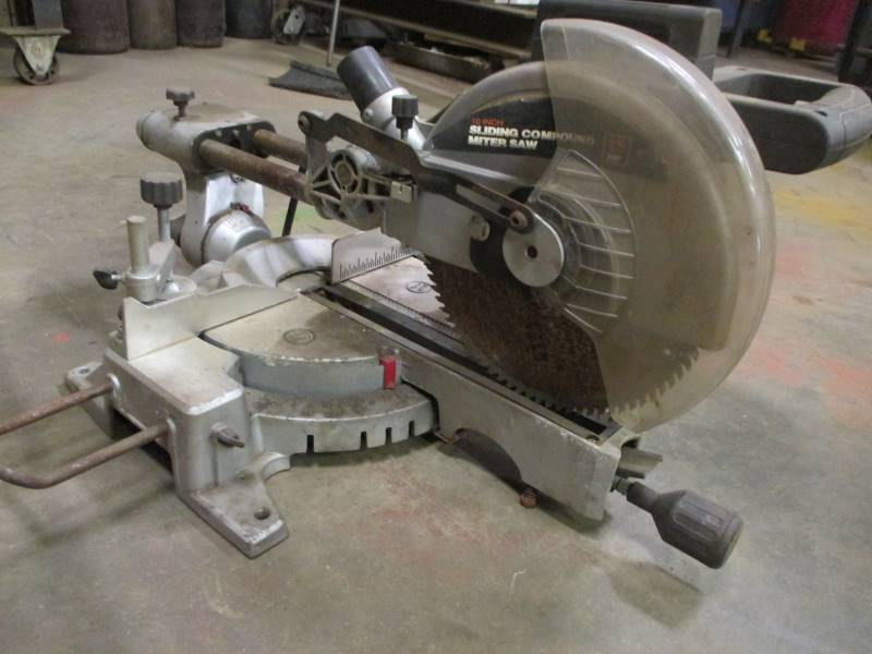 lot 109 image: Tabletop Saw & Miter box Saw
