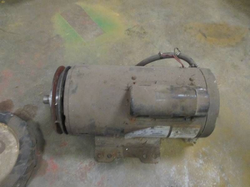 lot 112 image: (2) Electric Motors & Small Wheels