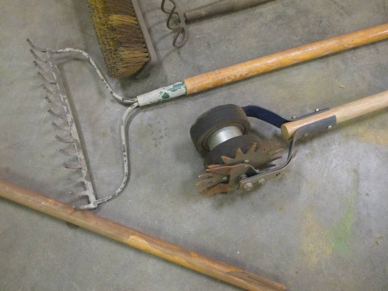 lot 117 image: Lot of Hand Tools