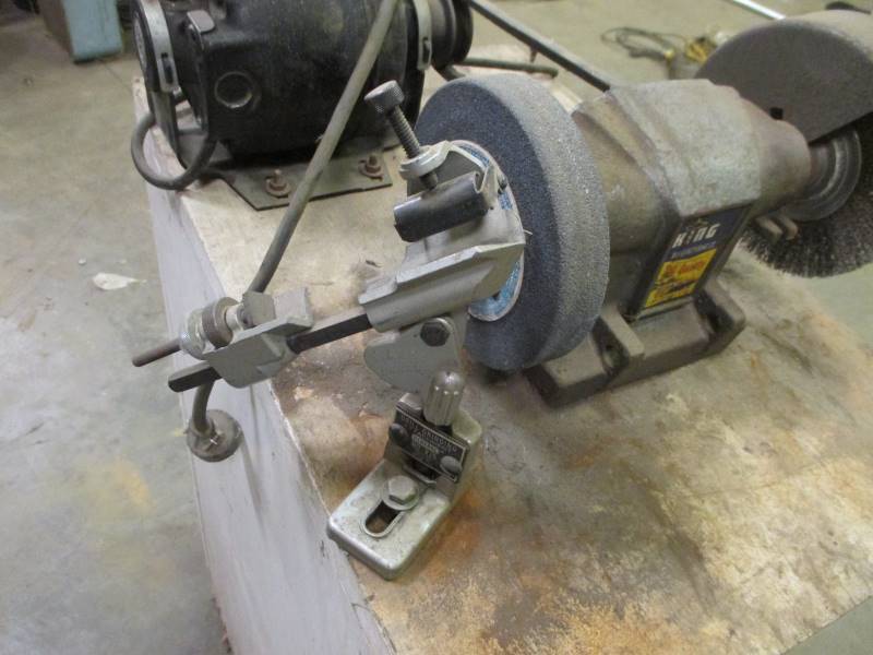 lot 118 image: Cabinet wDrawers & Grinder wBit Sharpener
