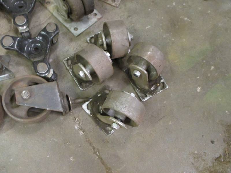 lot 124 image: Lot of Casters
