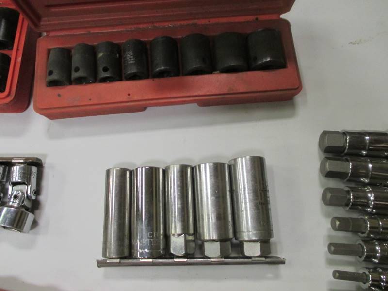 lot 127 image: 38 Drive Sockets, Ratchets & Extensions
