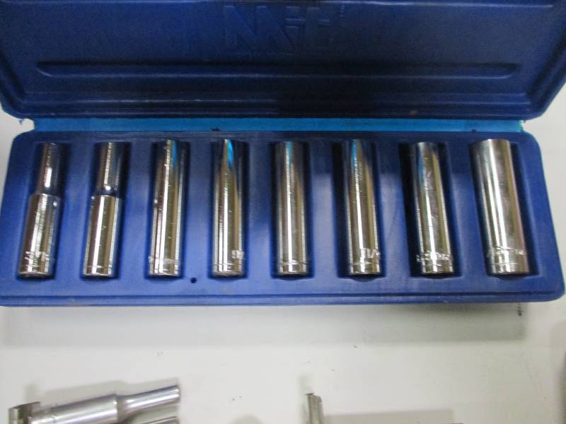 lot 128 image: 14 Drive Sockets, Ratchets & Extensions