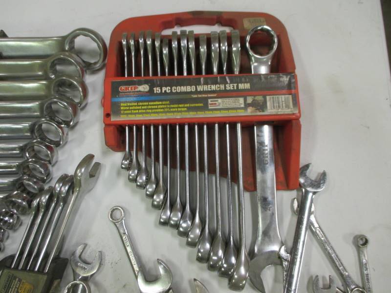 lot 132 image: Wrenches Std & Metric