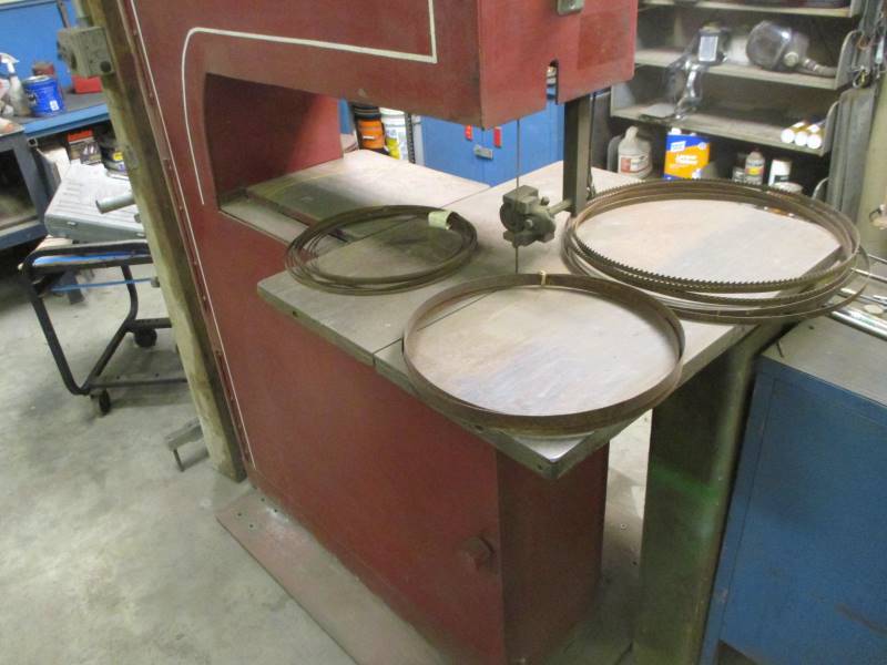 lot 12 image: Vertical Bandsaw
