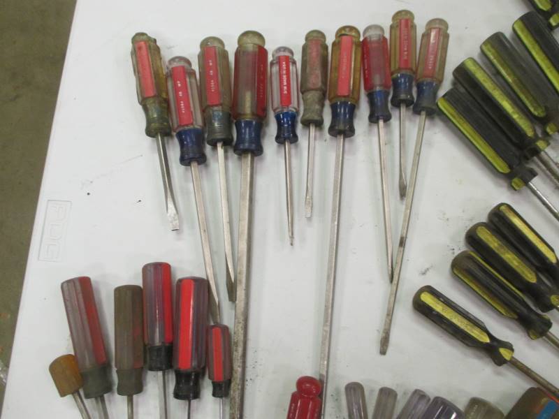 lot 161 image: Screwdrivers