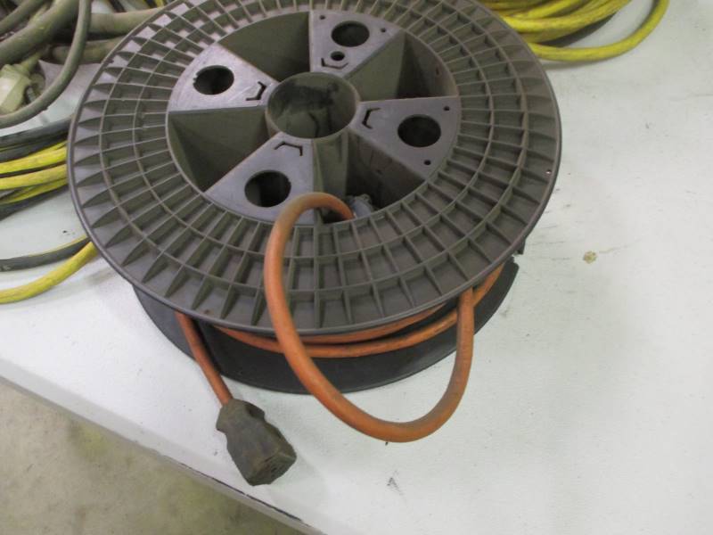 lot 171 image: Extension Chords & Power Strips