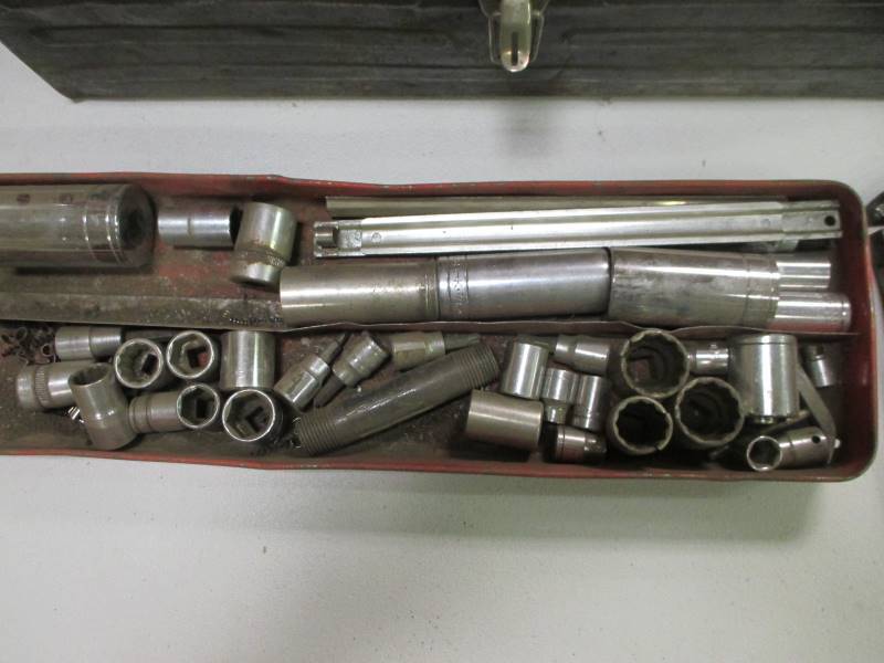 lot 179 image: Toolbox wTools