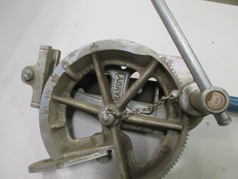 lot 180 image: Corner Vise & Hand Crank Tubing Bender