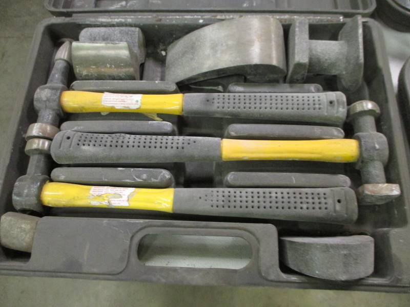 lot 198 image: Body Hammer Set & Fan Clutch Wrench Set